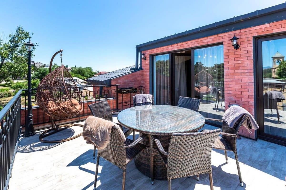 3Br Apt W Huge Terrace & Magnificent Views 第比利斯 外观 照片