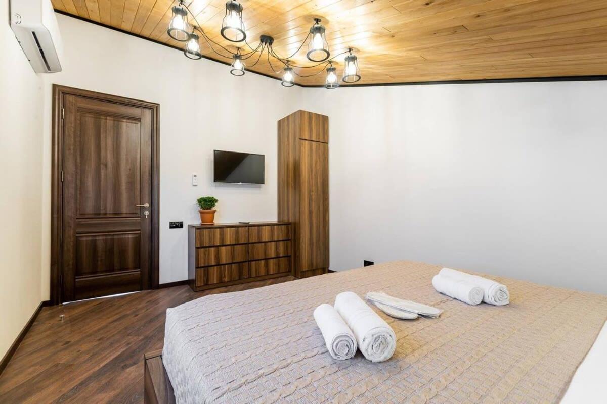 3Br Apt W Huge Terrace & Magnificent Views 第比利斯 外观 照片