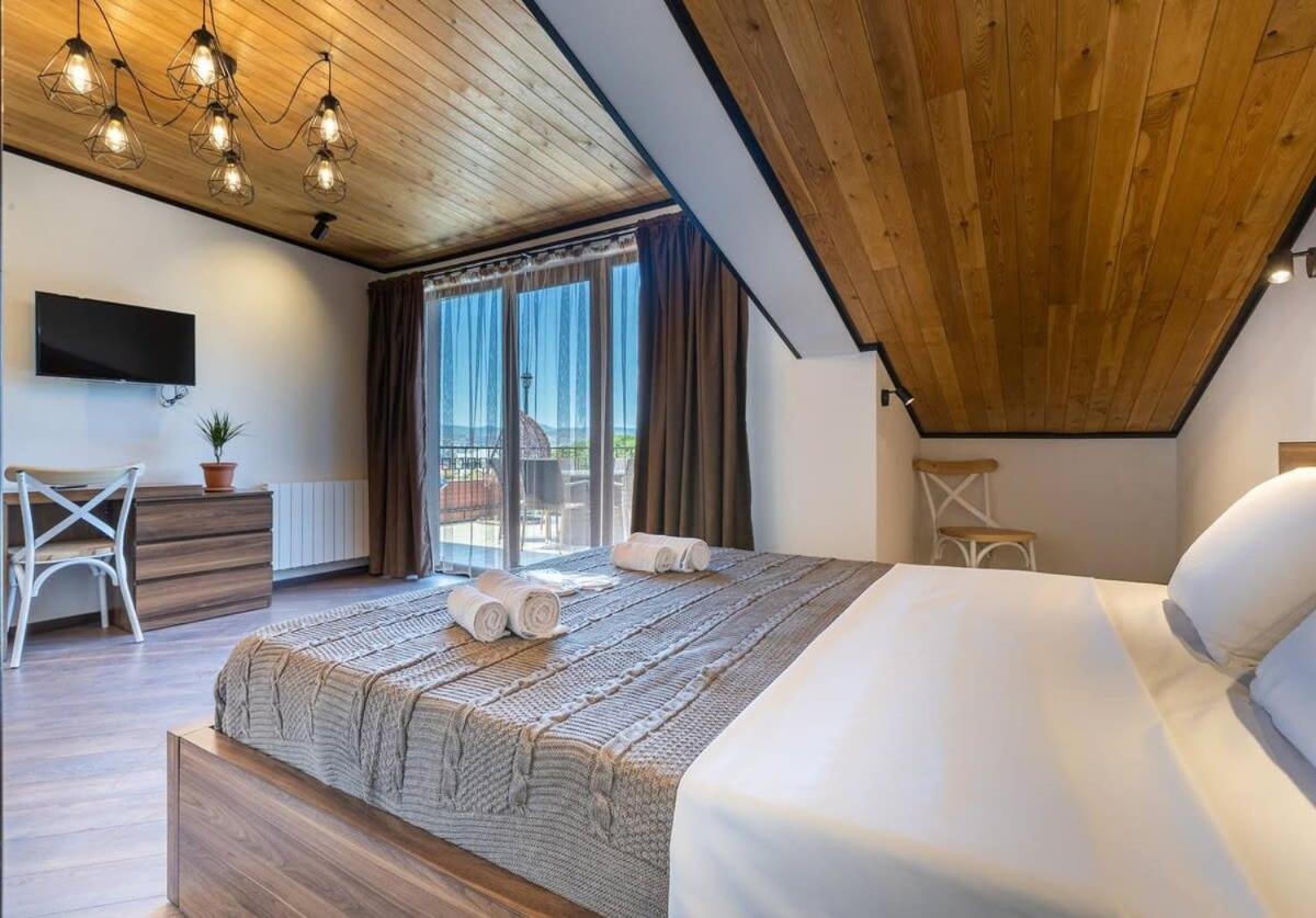 3Br Apt W Huge Terrace & Magnificent Views 第比利斯 外观 照片